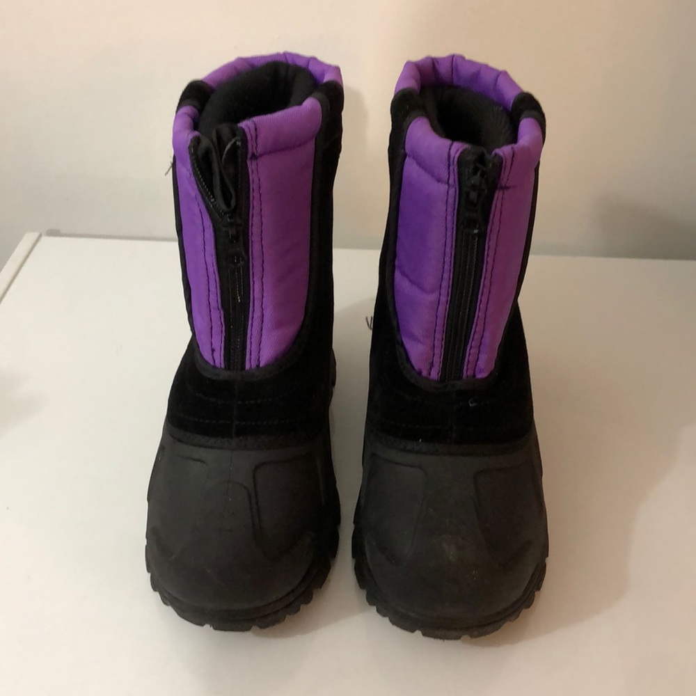 Kids fleece lined snow boots with zippers